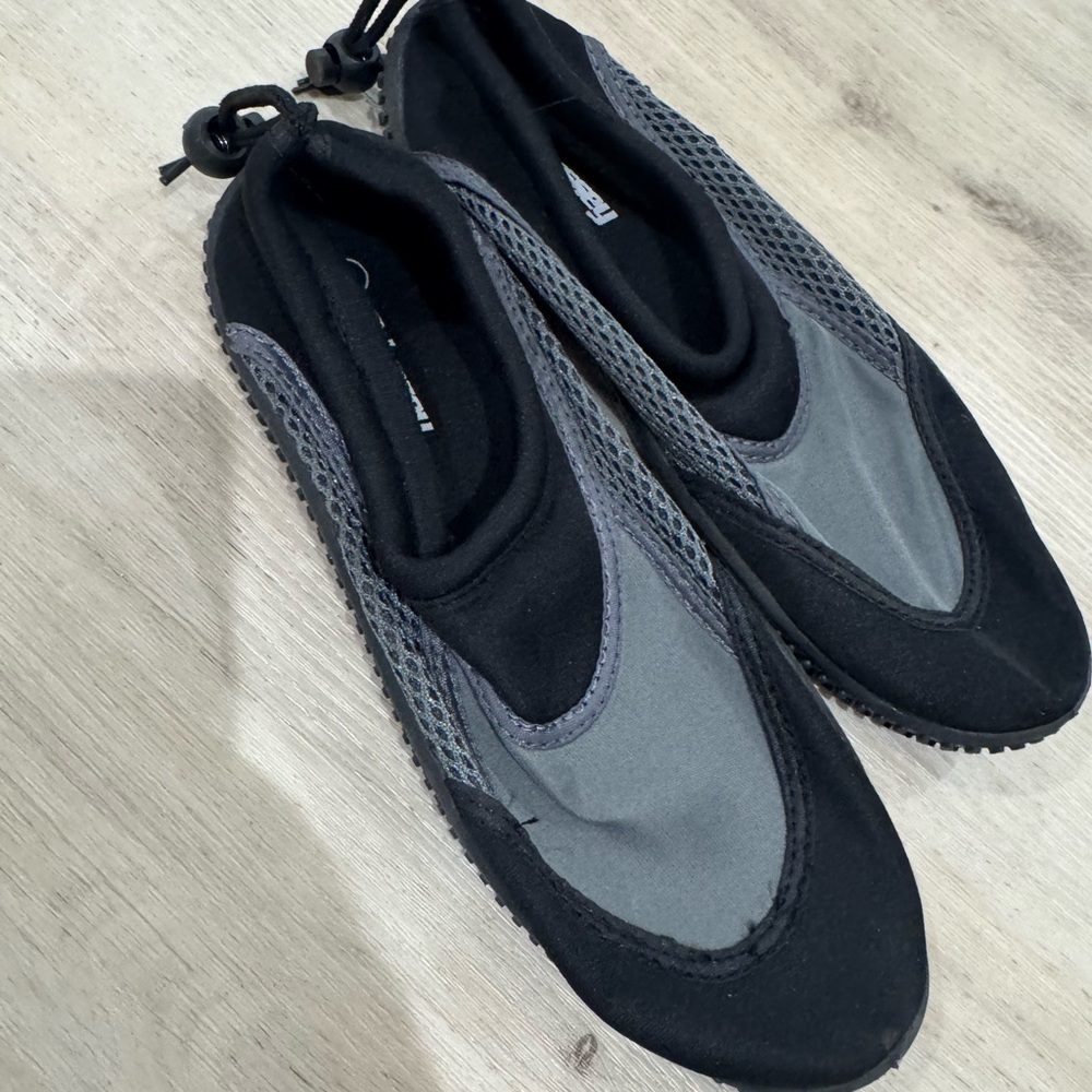 Odyssey Black and Gray Athletic Water Shoes with Slip-On Design size 9